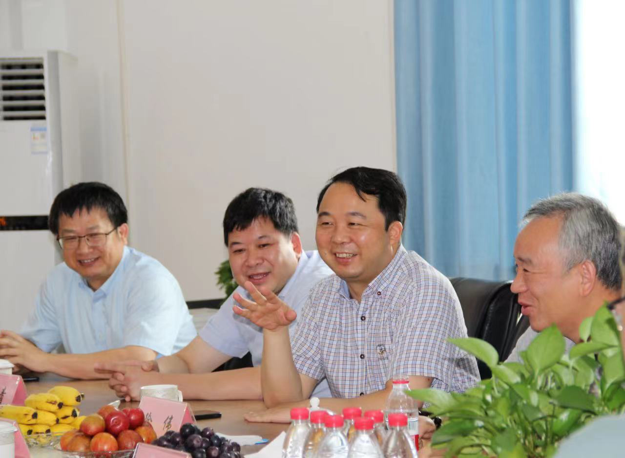 喜訊！南京林業(yè)大學(xué)樂(lè)卡智能五金研究院掛牌成立！