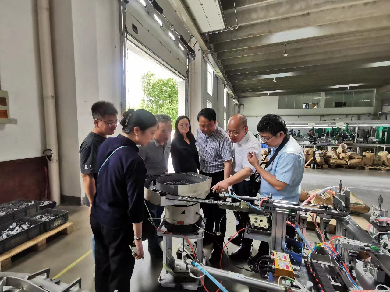 喜訊！南京林業(yè)大學(xué)樂(lè)卡智能五金研究院掛牌成立！